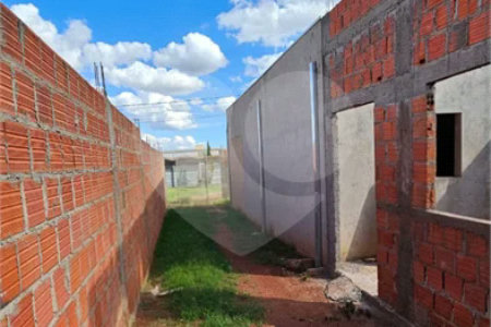 Casa à venda com 3 quartos, sendo 2 suítes, em Jardim Nova Ponta Porã, Ponta Porã - MS