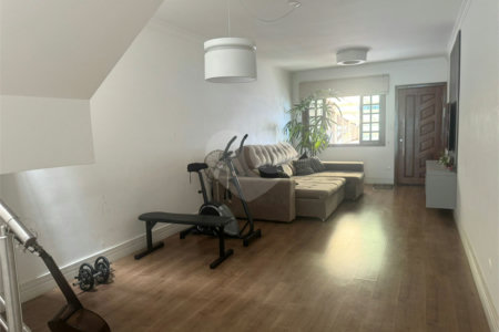 Sobrado à venda com 3 quartos, sendo 1 suíte, em Vila Nivi, São Paulo, SP