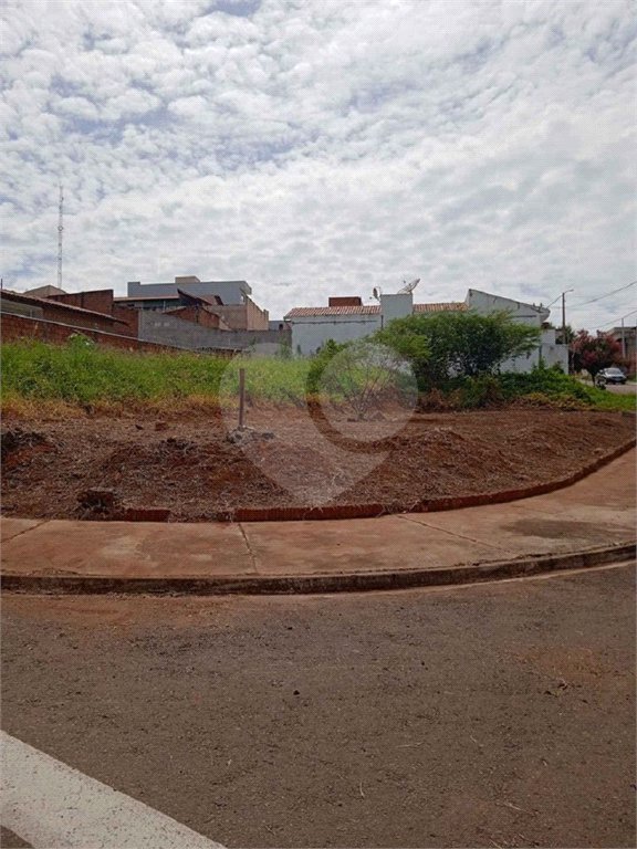 Terreno com 251,00 m² .