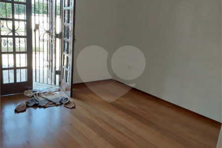 Casa à venda com 2 quartos, sendo 1 suíte, em Vila Maria de Maggi, Suzano, SP