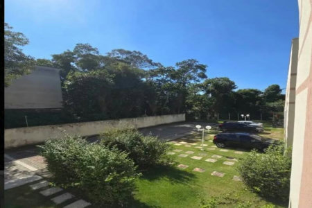 Sobrado à venda com 2 quartos no condomínio Ville de Vie 2, Cotia - SP