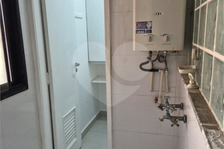 Apartamento à venda com 3 quartos, sendo 1 suíte,  em Cidade São Francisco, São Paulo, SP
