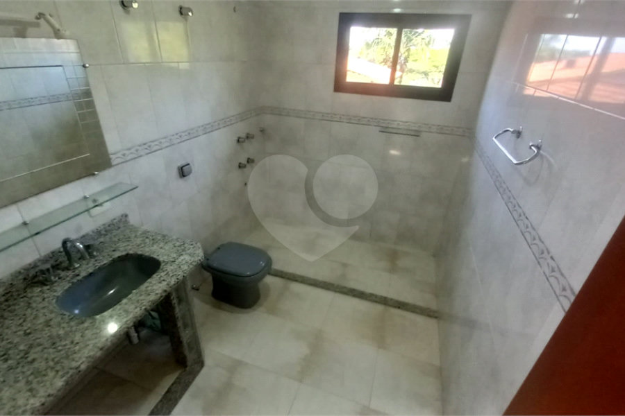 Sobrado à venda com 4 quartos, sendo 2 suítes, em Tremembé, São Paulo, SP