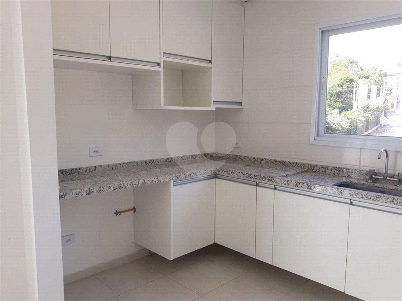 Apartamento à venda ou para alugar com 2 quartos, sendo 1 suíte,  em Vila Santa Isabel, São Roque, SP