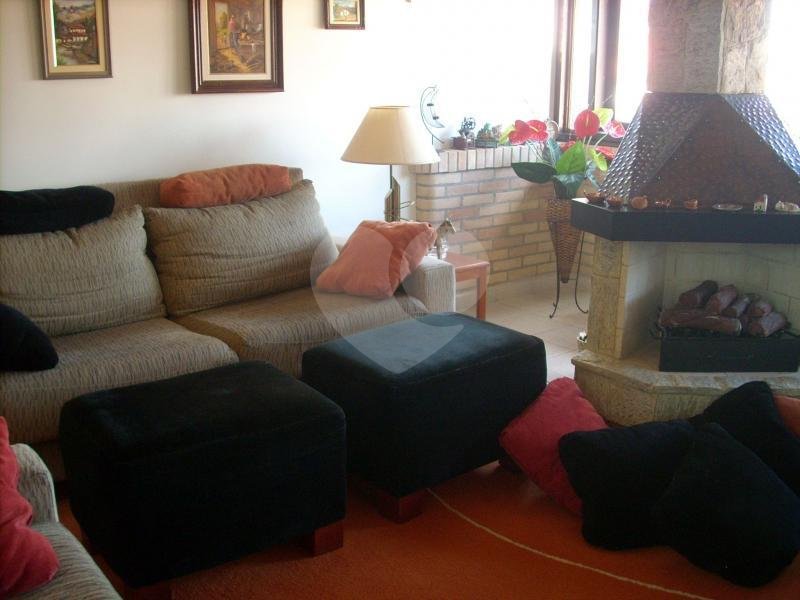 Sobrado à venda com 4 quartos, sendo 2 suítes, em Tremembé, São Paulo, SP