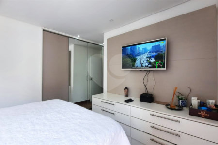 Apartamento à venda com 3 quartos, sendo 1 suíte, em Jardim Marajoara, São Paulo, SP