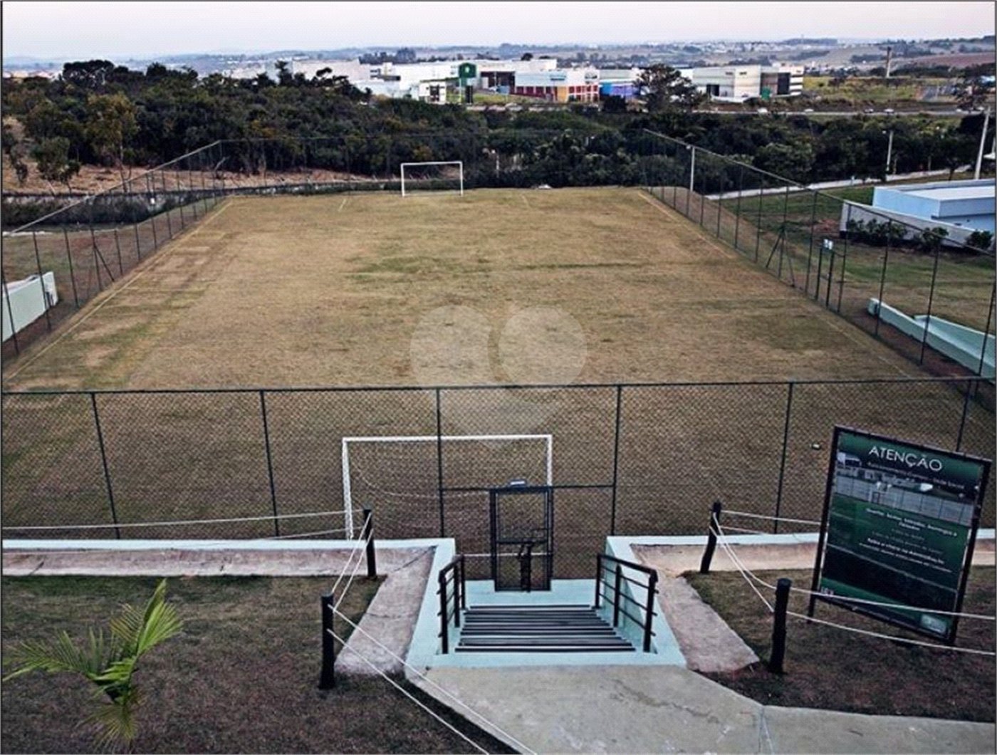 Casa à venda com 3 quartos, sendo 1 suíte, no condomínio Residencial Lagos D Icarai, Salto - SP