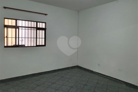 Sobrado à venda com 4 quartos, sendo 1 suíte,  em Parque Vitória, São Paulo, SP