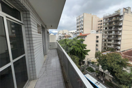 Apartamento à venda com 4 quartos, sendo 1 suíte,  em Tijuca, Rio de Janeiro, RJ