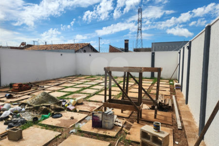 Casa à venda com 3 quartos, sendo 2 suítes, no condomínio Sollares, Araraquara - SP