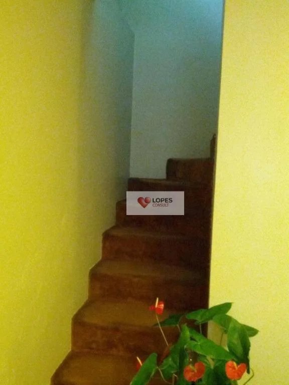 Sobrado à venda com 3 quartos, sendo 1 suíte,  em Jardim das Palmas, São Paulo, SP