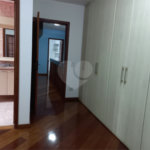 Sobrado à venda com 4 quartos, sendo 3 suítes, em Cidade São Francisco, São Paulo, SP