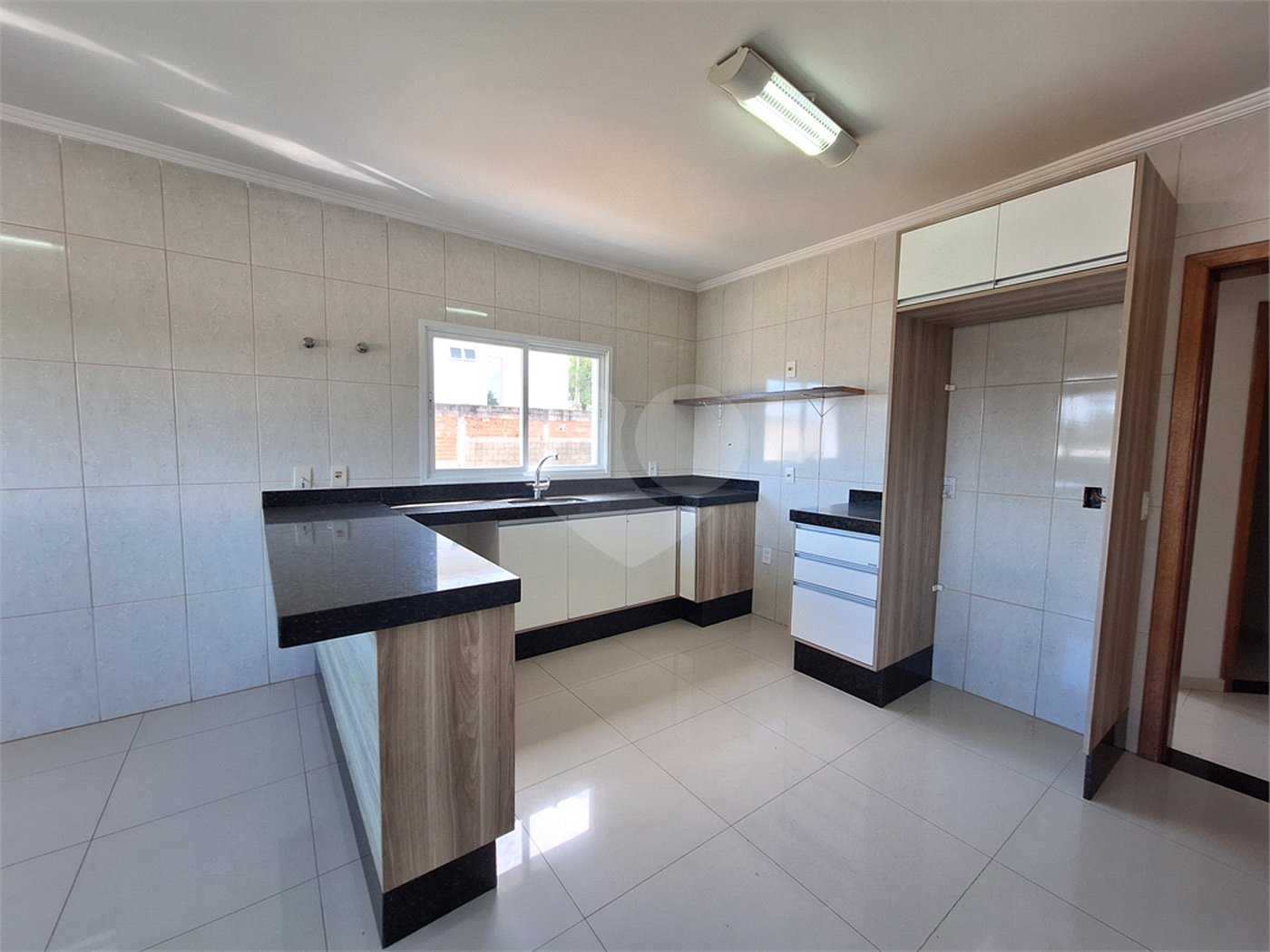 Casa à venda com 4 suítes no condomínio Terras de São Francisco, Vinhedo - SP