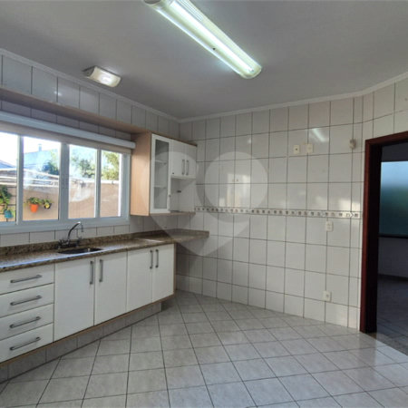Casa para alugar com 3 quartos, sendo 1 suíte, no condomínio Recanto dos Paturis, Vinhedo - SP