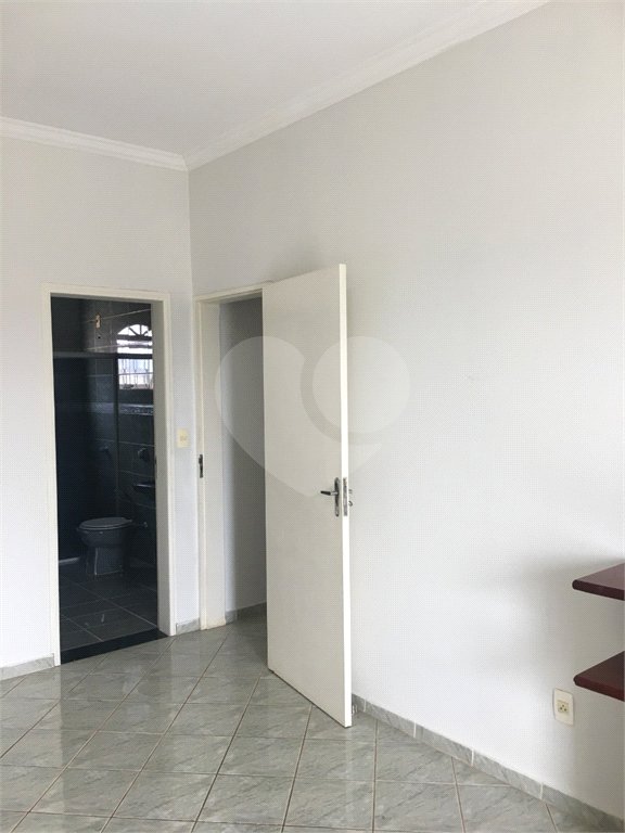 Sobrado à venda com 4 quartos, sendo 1 suíte, em Vila Rubens, Indaiatuba, SP