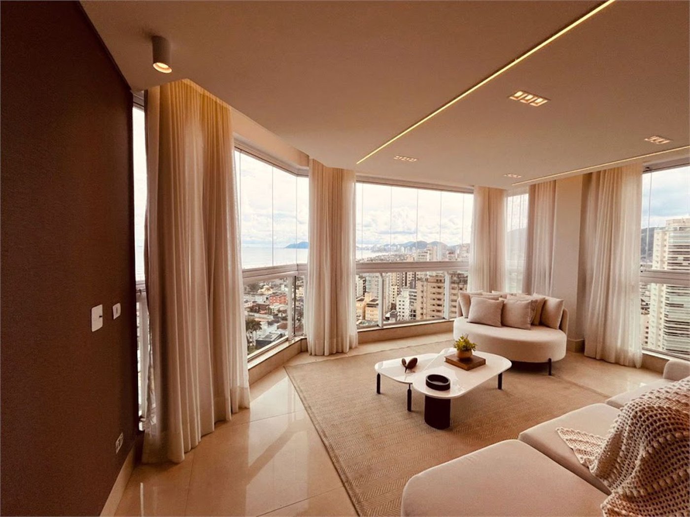 Apartamento com 3 dormitórios à venda, 285 m² por R$ 3.490.000,00 - Jardim Virginia - Guarujá/SP