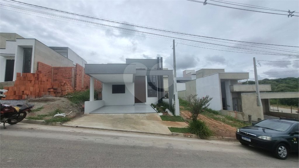 Casa à venda com 3 quartos, sendo 1 suíte, no condomínio Residencial Horto Villagio, Sorocaba - SP