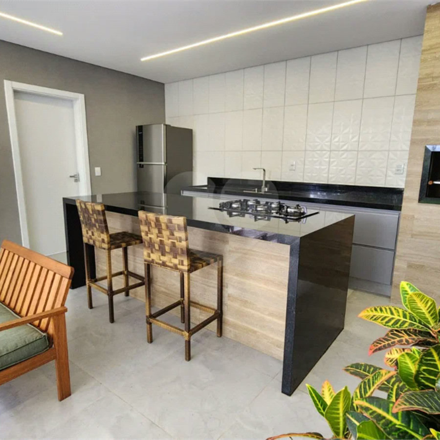 Casa à venda com 3 suítes no condomínio Via Castelli, Louveira - SP