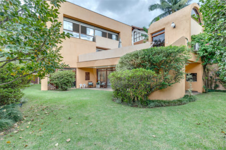 Casa à venda com 5 quartos, sendo 4 suítes, em Alto da Boa Vista, São Paulo, SP