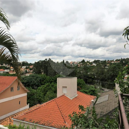 Casa à venda com 4 quartos, sendo 2 suítes, em Jardim Leonor, São Paulo, SP