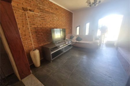 Casa à venda com 3 quartos, sendo 1 suíte, no Centro, Vinhedo, SP