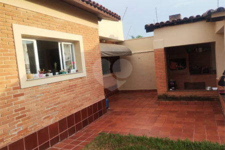Casa à venda com 4 quartos, sendo 1 suíte, em Jardim Celani, Salto, SP