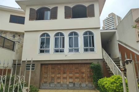 Casa à venda com 4 quartos, sendo 2 suítes, no condomínio Chácara das Rosas, São Paulo - SP