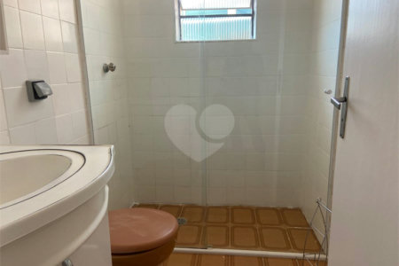 Sobrado à venda com 3 quartos, sendo 1 suíte,  em Parque Maria Domitila, São Paulo, SP