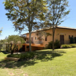 Casa à venda com 4 suítes no condomínio Vale da Santa Fé, Vinhedo - SP