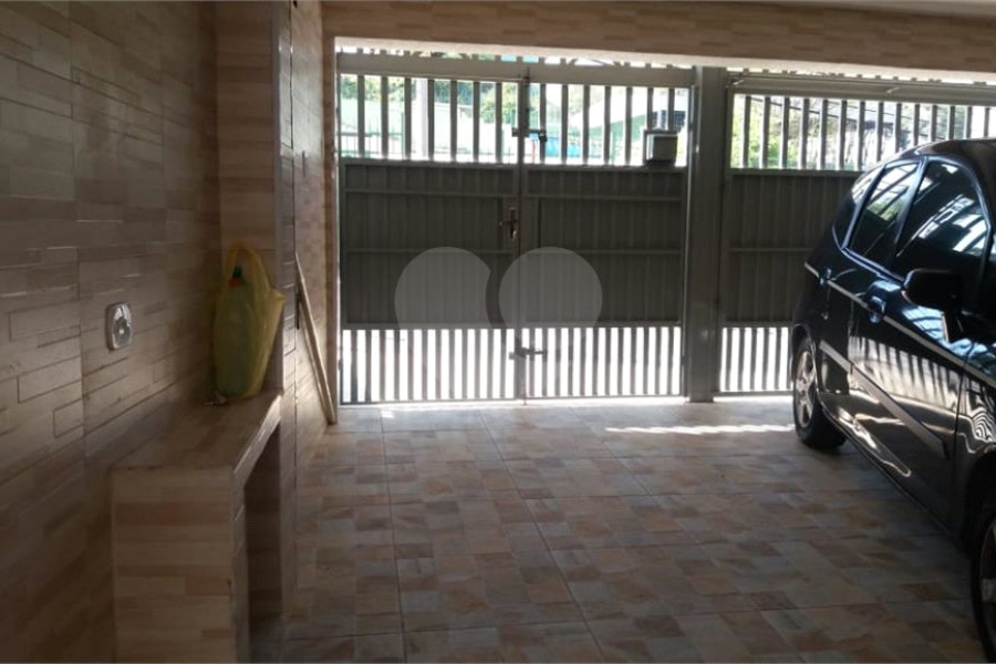 Sobrado à venda com 4 quartos em Jardim Guairaca, São Paulo, SP