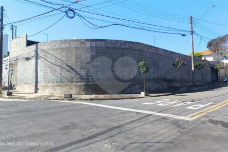 EXCELENTE TERRENO DE ESQUINA PRÓX. A REBOUÇAS.