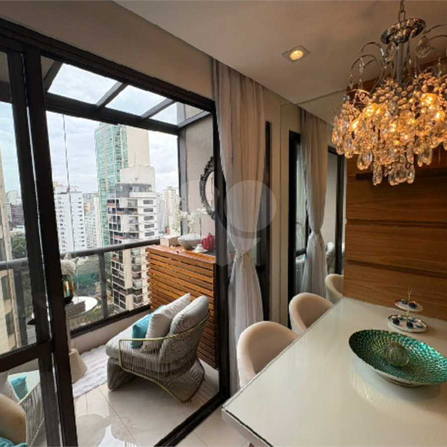 Apartamento Duplex a venda em Moema