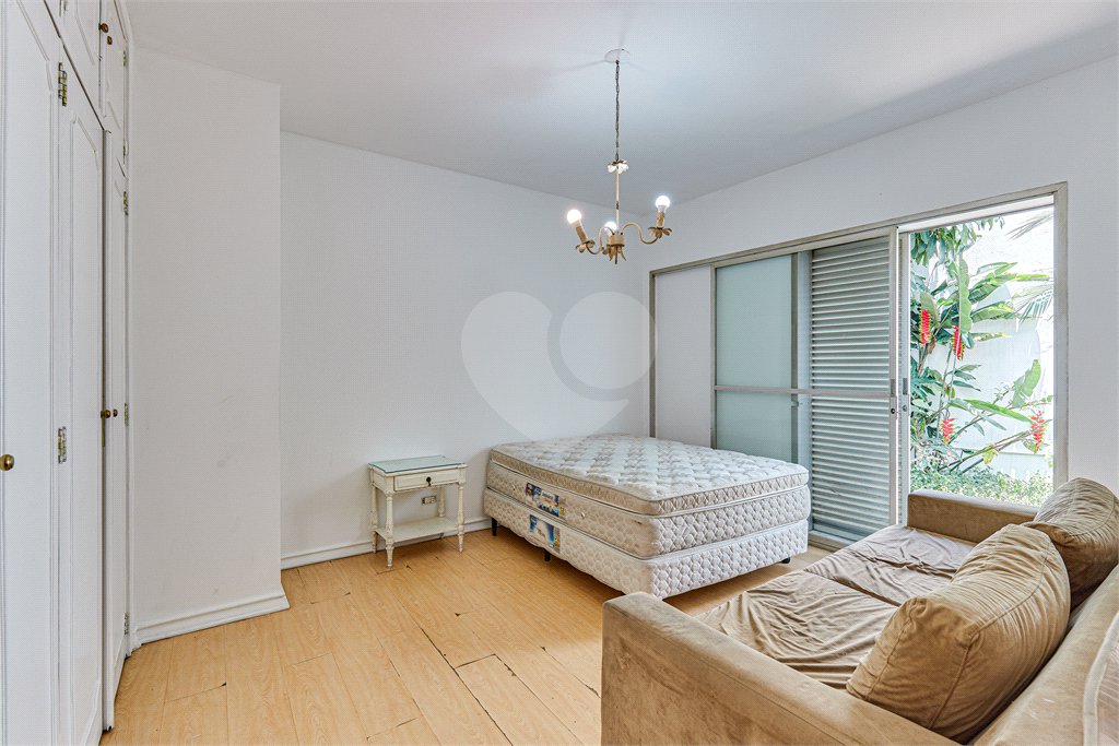 Casa de Vila à venda com 4 quartos, sendo 3 suítes,  em Alto da Boa Vista, São Paulo, SP