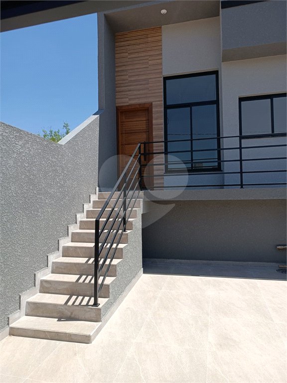 Casa à venda com 3 quartos, sendo 1 suíte, no condomínio Residencial Jardins da Catalunha, Atibaia - SP