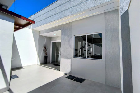 Casa à venda com 2 quartos, sendo 1 suíte,  em Guriri, Cabo Frio, RJ