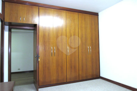Casa à venda com 3 suítes em Alto da Boa Vista, São Paulo, SP