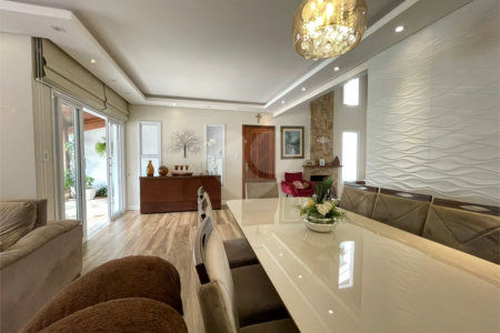Casa à venda com 3 suítes em Jardim Itaperi, Atibaia, SP