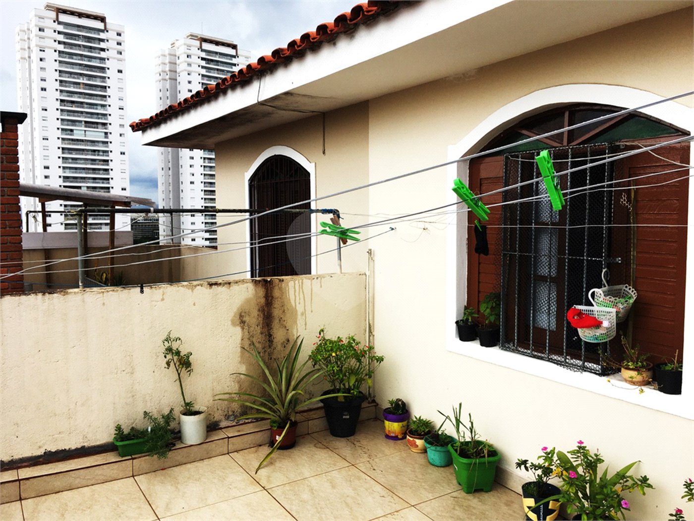 Sobrado à venda com 4 quartos, sendo 1 suíte,  em Vila Gomes, São Paulo, SP