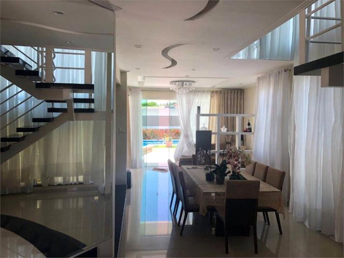 Casa à venda com 4 quartos, sendo 2 suítes, no condomínio Terras de São Francisco, Vinhedo - SP