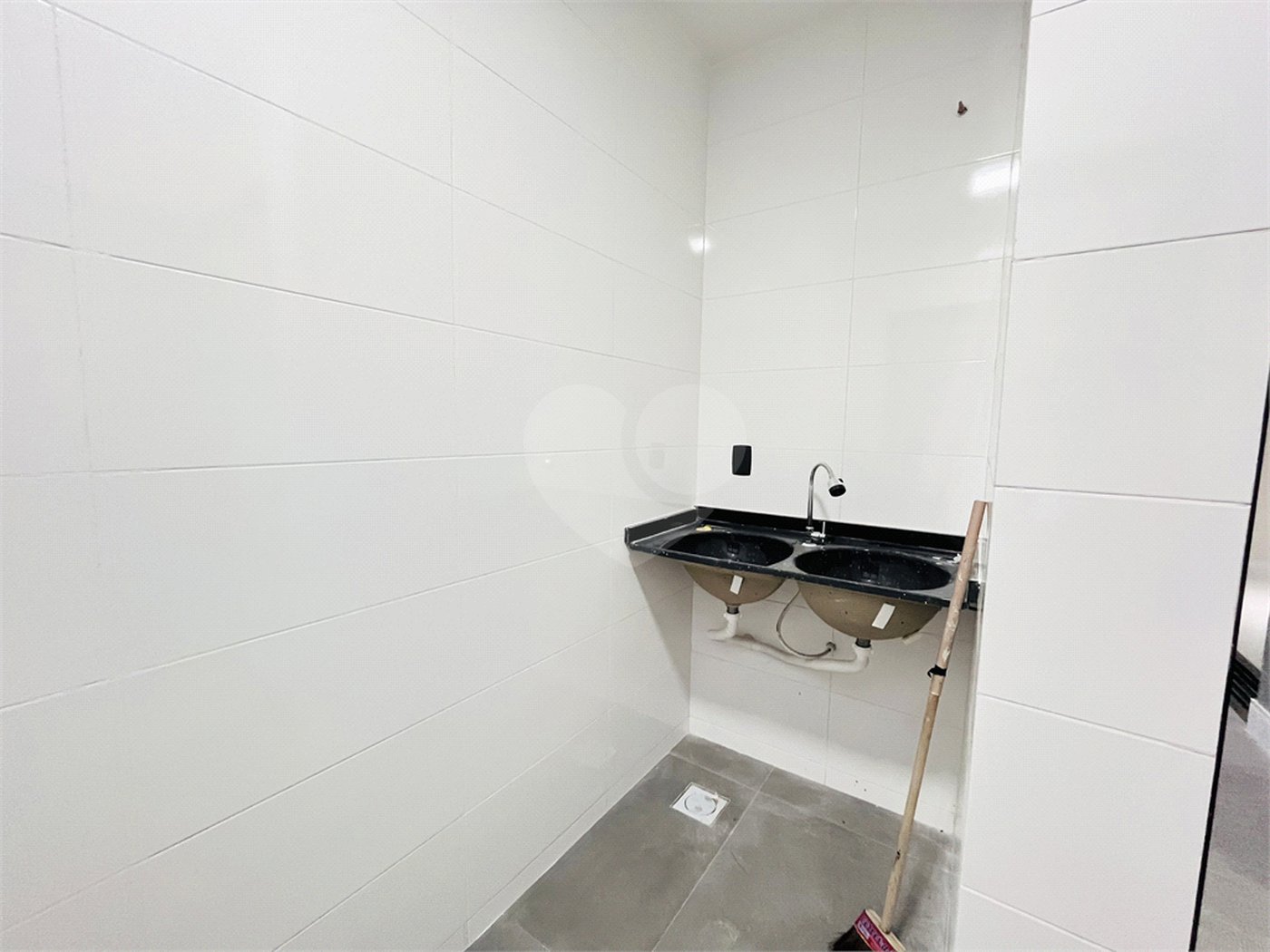 Casa à venda com 3 quartos, sendo 1 suíte, no condomínio Vale dos Sonhos 2, Rio de Janeiro - RJ