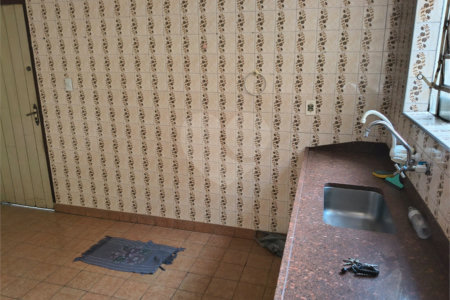 Sobrado à venda com 3 quartos em Vila Paulo Silas, São Paulo, SP