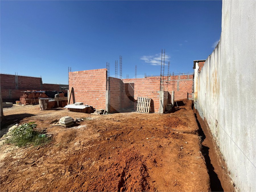 Casa à venda com 3 quartos, sendo 1 suíte, no condomínio Tivolli Residencial, Itapetininga - SP
