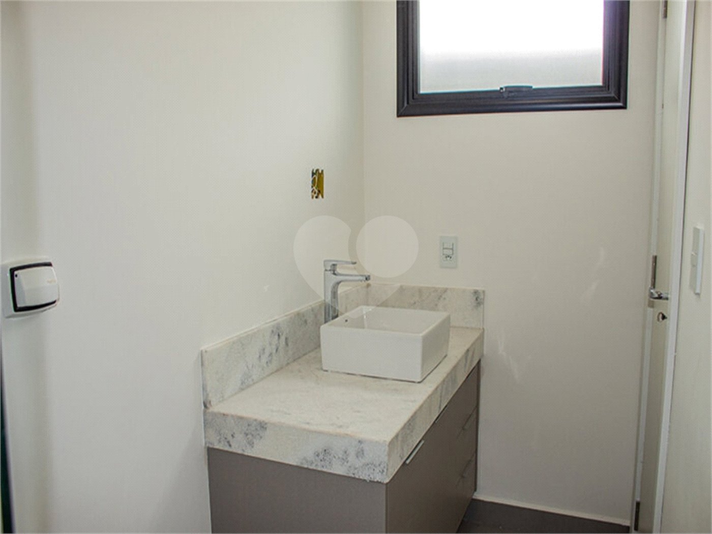 Casa à venda com 3 suítes no condomínio Residencial Central Parque, Salto - SP