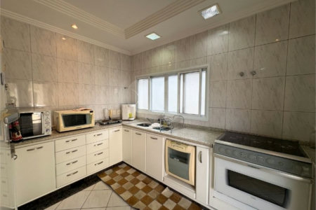 Casa à venda com 5 quartos, sendo 3 suítes, no condomínio Granja Olga III, Sorocaba - SP