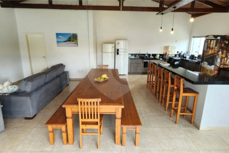 Casa à venda com 4 quartos, sendo 2 suítes, no condomínio Marinas, Bom Jesus dos Perdões - SP