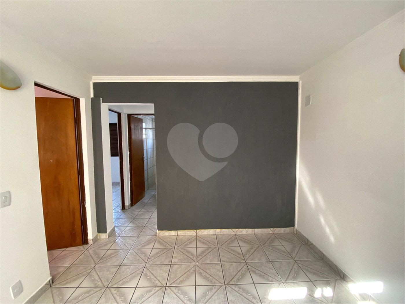 Apartamento para alugar com 2 quartos em Jardim Adriane, Itaquaquecetuba, SP