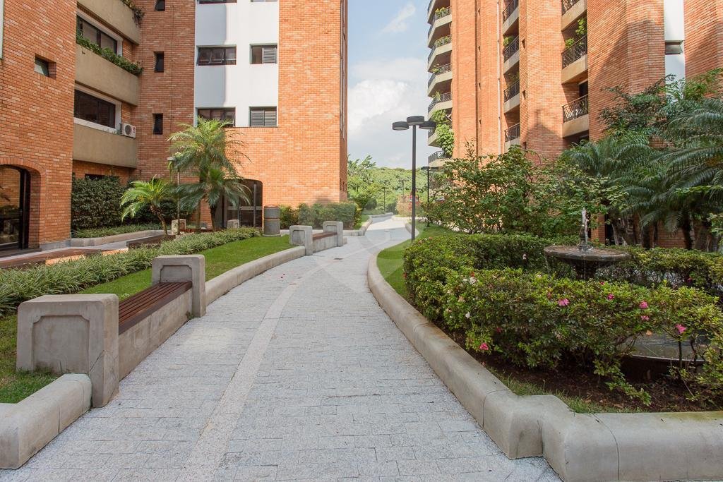 Apartamento para alugar com 5 quartos, sendo 3 suítes, em Alto de Pinheiros, São Paulo, SP