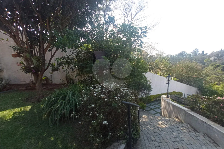 Casa à venda com 4 quartos, sendo 1 suíte, no condomínio Alpes da Cantareira, Mairiporã - SP