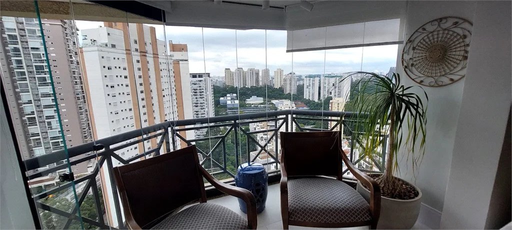 Apartamento à venda com 3 suítes em Vila Andrade, São Paulo, SP