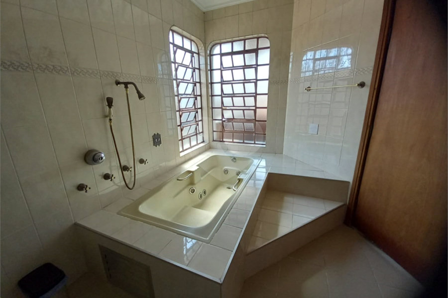 Sobrado à venda com 4 quartos, sendo 1 suíte, em Tremembé, São Paulo, SP